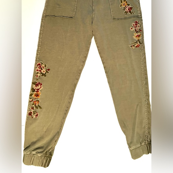 Sundance Olive Green Embroidered Floral Soft Versatile Joggers - Picture 4 of 8